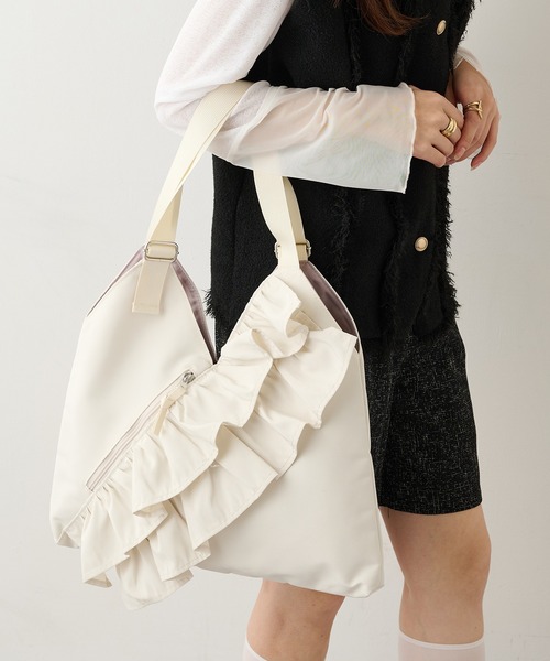 MAGASIN DE MODE Chou Chou(マガジンデモードシュシュ)の「【MAGASIN DE MODE Chou Chou】e.e.p フリルVカットトート SNBD(トートバッグ・レディース・ベージュ/ブラック/アイボリー/カーキ・FREE)」の15枚目の写真