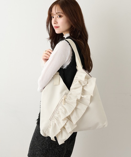MAGASIN DE MODE Chou Chou(マガジンデモードシュシュ)の「【MAGASIN DE MODE Chou Chou】e.e.p フリルVカットトート SNBD(トートバッグ・レディース・ベージュ/ブラック/アイボリー/カーキ・FREE)」の14枚目の写真