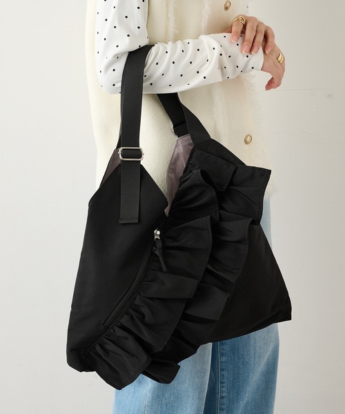 MAGASIN DE MODE Chou Chou(マガジンデモードシュシュ)の「【MAGASIN DE MODE Chou Chou】e.e.p フリルVカットトート SNBD(トートバッグ・レディース・ベージュ/ブラック/アイボリー/カーキ・FREE)」の22枚目の写真