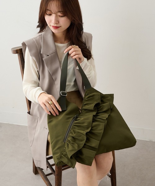 MAGASIN DE MODE Chou Chou(マガジンデモードシュシュ)の「【MAGASIN DE MODE Chou Chou】e.e.p フリルVカットトート SNBD(トートバッグ・レディース・ベージュ/ブラック/アイボリー/カーキ・FREE)」の5枚目の写真