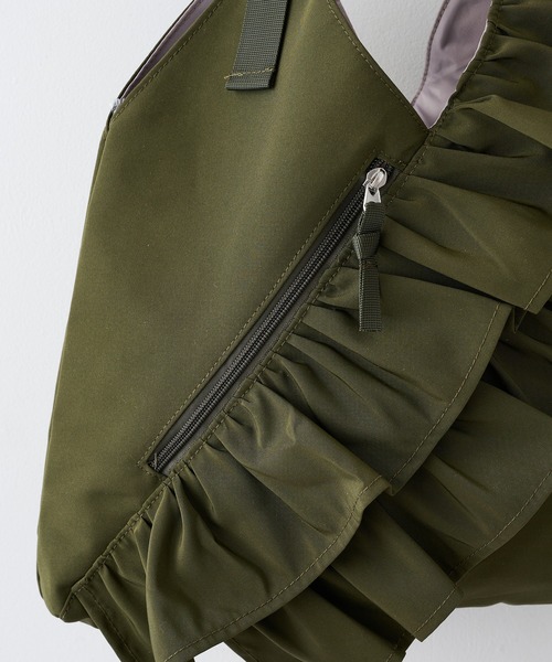 MAGASIN DE MODE Chou Chou(マガジンデモードシュシュ)の「【MAGASIN DE MODE Chou Chou】e.e.p フリルVカットトート SNBD(トートバッグ・レディース・ベージュ/ブラック/アイボリー/カーキ・FREE)」の10枚目の写真