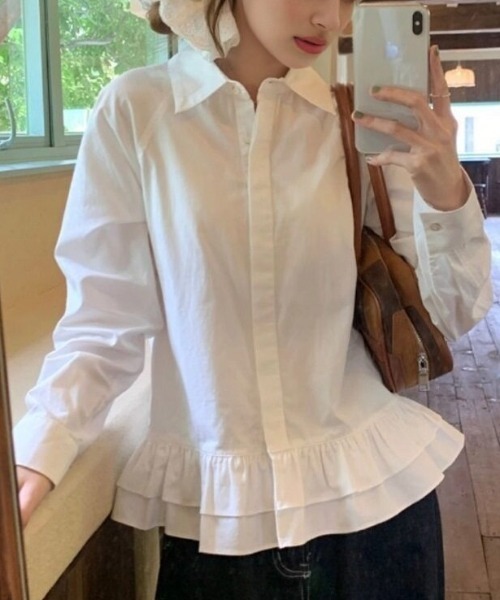 cammie(キャミー)の「裾フリルシャツ(シャツ/ブラウス・レディース・ホワイト・M/L)」の1枚目の写真
