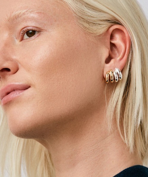 JENNYBIRD(ジェニーバード)の「【JENNY BIRD/ジェニーバード】ミニフープ風デザインピアス Mini Florence Earrings(ピアス(両耳用)・レディース・シルバー/ゴールド/シルバー×ゴールド・FREE)」の4枚目の写真