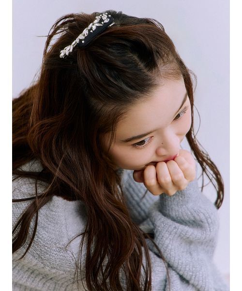 LILY BROWN(リリーブラウン)の「Lilywingビジューヘアピンセット(ヘアピン・レディース・ブルー/アイボリー/ブラック・F)」の5枚目の写真