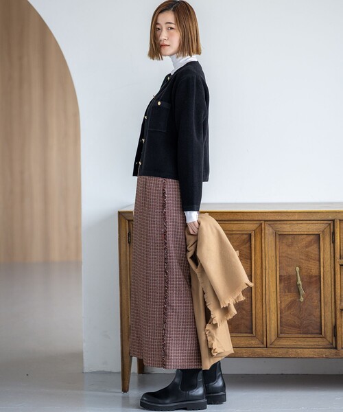 23区（ニジュウサンク）の「ベロアニット カーディガン（カーディガン/ボレロ・レディース・アイボリー系/ブラック系・40/38）」の7枚目の写真