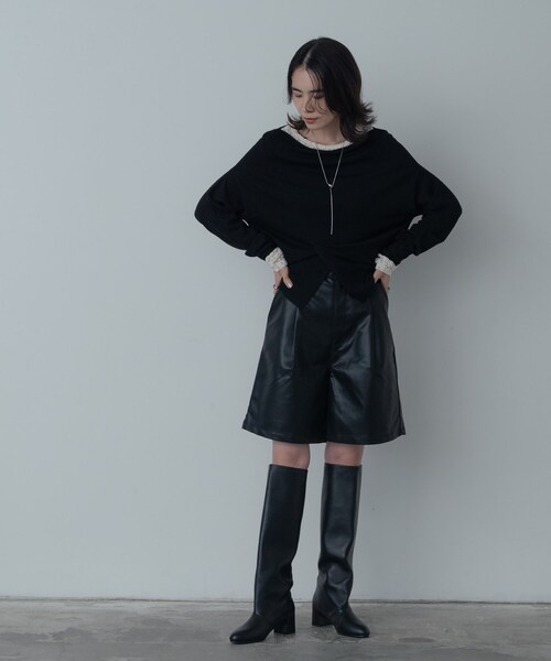 GALLEST(ギャレスト)の「レザー調ハーフパンツ(その他パンツ・レディース・ブラック・38)」の2枚目の写真