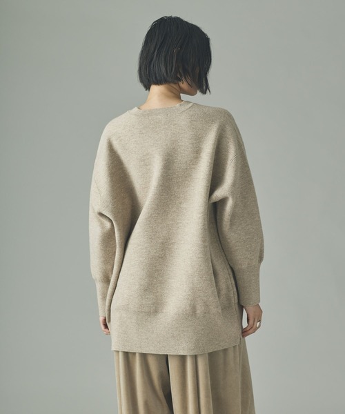 Curensology(カレンソロジー)の「Curensology(カレンソロジー)/ダブルフェイスロングニットプルオーバー(ニット/セーター・レディース・グレー/ライトベージュ・FREE)」の5枚目の写真