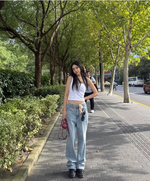 RONRON(ロンロン)の「SIDE LINE STRAIGHT DENIM LIGHT BLUE(デニムパンツ・レディース・その他・SMALL/MEDIUM)」の3枚目の写真