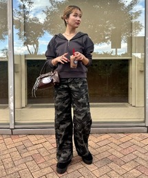 Belle Cie（ベルシー）の「Y2Kストリートローウエスト迷彩ルーズワイドパンツ（その他パンツ）」