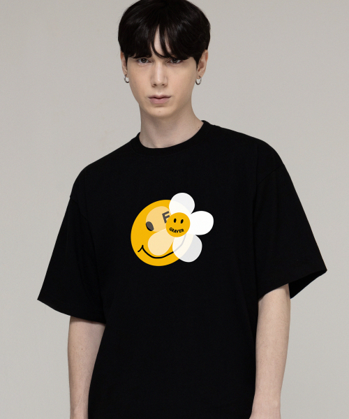 GRAVER（グレーバー）の「[ユニセックス]ドットスマイルフラワーミックス半袖Tシャツ_ブラック（Tシャツ/カットソー・レディース・ブラック・X-LARGE/SMALL/MEDIUM/LARGE）」の3枚目の写真
