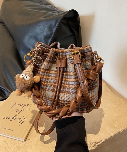 gossip！ロサンゼルス（ゴシップロサンゼルス）の「Y2K チェックパターン 2way巾着ショルダーバック（ハンドバッグ・レディース・グレー/ブラウン/グリーン・FREE）」の3枚目の写真