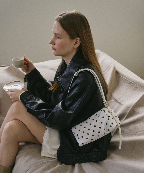 mur（ミュール）の「Bento bag(10color)（ショルダーバッグ・レディース・ライトイエロー/ブラウン/カーキ/ブラック/ダークブラウン/Cream/バーガンディー/ダークブラウン系/ベージュ系/スカイブルー系・FREE）」の22枚目の写真