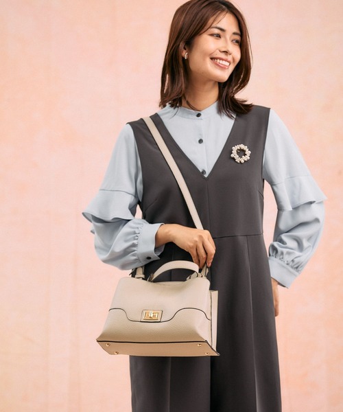 GLOBAL WORK(グローバルワーク)の「メタルワンハンドル2WAYバック/620978(ショルダーバッグ・レディース・アイボリー/ブラック/ベージュ系その他2・ONE SIZE)」の1枚目の写真