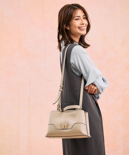 GLOBAL WORK(グローバルワーク)の「メタルワンハンドル2WAYバック/620978(ショルダーバッグ・レディース・アイボリー/ブラック/ベージュ系その他2・ONE SIZE)」の5枚目の写真