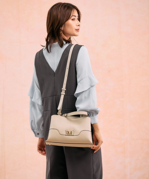 GLOBAL WORK(グローバルワーク)の「メタルワンハンドル2WAYバック/620978(ショルダーバッグ・レディース・アイボリー/ブラック/ベージュ系その他2・ONE SIZE)」の6枚目の写真