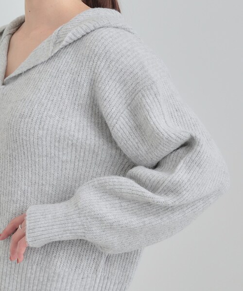 DRESKIP（ドレスキップ）の「【S-LL】お顔周りをすっきり魅せる ふんわり Vネックフードニット（ニット/セーター・レディース・グレー/ブルー系その他/ブラウン系その他・01/02/03/04）」の4枚目の写真