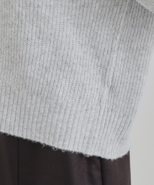 DRESKIP（ドレスキップ）の「【S-LL】お顔周りをすっきり魅せる ふんわり Vネックフードニット（ニット/セーター・レディース・グレー/ブルー系その他/ブラウン系その他・01/02/03/04）」の6枚目の写真