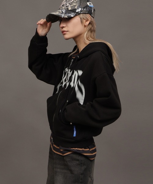 SEQUENZ(シークエンズ)の「【SEQUENZ/シークエンズ】SQNZ BLUR LOGO ZIP PK(パーカー・メンズ・杢グレー/ブルー/ブラック/ピンク・S/M/L)」の16枚目の写真