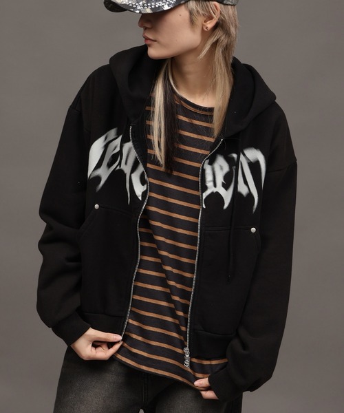 SEQUENZ(シークエンズ)の「【SEQUENZ/シークエンズ】SQNZ BLUR LOGO ZIP PK(パーカー・メンズ・杢グレー/ブルー/ブラック/ピンク・S/M/L)」の17枚目の写真