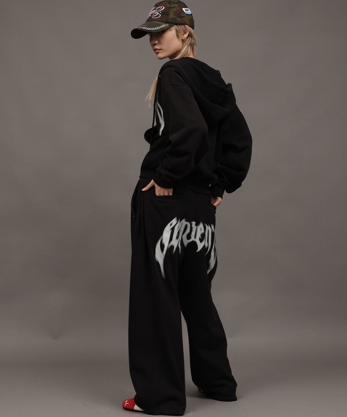 SEQUENZ(シークエンズ)の「【SEQUENZ/シークエンズ】SQNZ BLUR LOGO ZIP PK(パーカー・メンズ・杢グレー/ブルー/ブラック/ピンク・S/M/L)」の9枚目の写真