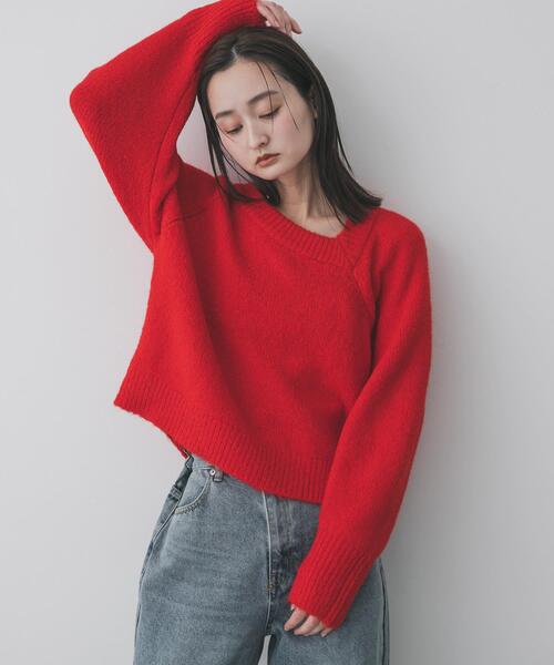 SENSE OF PLACE by URBAN RESEARCH(センスオブプレイスバイアーバンリサーチ)の「アシメネックニット(ニット/セーター・レディース・レッド/グレー/アイボリー/ブラック/ライトブルー・ONE)」の5枚目の写真