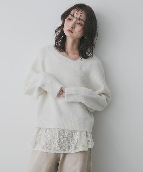 SENSE OF PLACE by URBAN RESEARCH(センスオブプレイスバイアーバンリサーチ)の「アシメネックニット(ニット/セーター・レディース・レッド/グレー/アイボリー/ブラック/ライトブルー・ONE)」の2枚目の写真