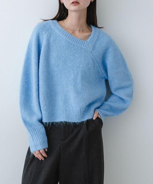 SENSE OF PLACE by URBAN RESEARCH(センスオブプレイスバイアーバンリサーチ)の「アシメネックニット(ニット/セーター・レディース・レッド/グレー/アイボリー/ブラック/ライトブルー・ONE)」の4枚目の写真