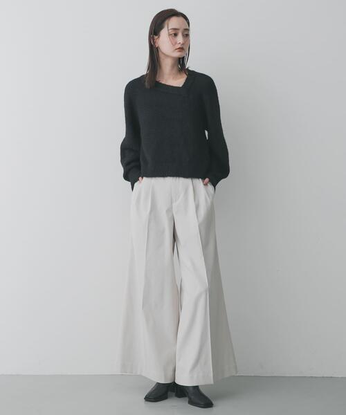 SENSE OF PLACE by URBAN RESEARCH(センスオブプレイスバイアーバンリサーチ)の「アシメネックニット(ニット/セーター・レディース・レッド/グレー/アイボリー/ブラック/ライトブルー・ONE)」の17枚目の写真