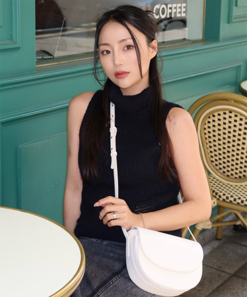 セール】ヴィーガンレザー ハーフムーン クロスバッグクリーム