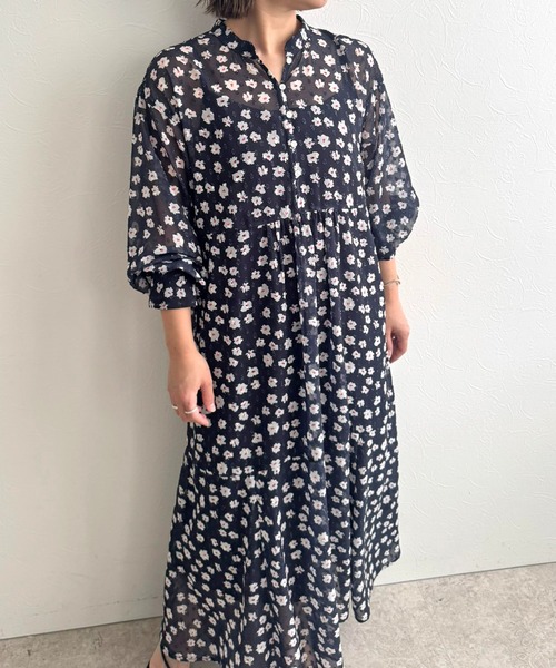 LHELBIE（レルビエ）の「【ペチキャミワンピ付き】ラメシフォンフラワーワンピース（ワンピース・レディース・ネイビー/ブラック・M）」の2枚目の写真