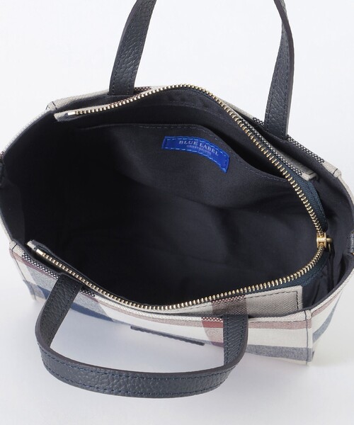 BLUE LABEL CRESTBRIDGE（ブルーレーベルクレストブリッジ）の「クレストブリッジチェックキャンバススクエアミニトート（ショルダーバッグ・レディース・レッド/ベージュ系その他・FREE）」の5枚目の写真
