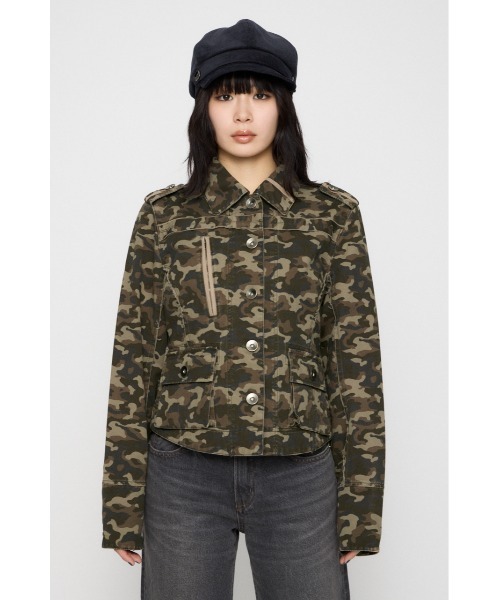 LAGUA GEM（ラグアジェム）の「CUT OFF MILITARY ジャケット（ミリタリージャケット・レディース・アイボリー/カモフラージュ・FREE）」の7枚目の写真