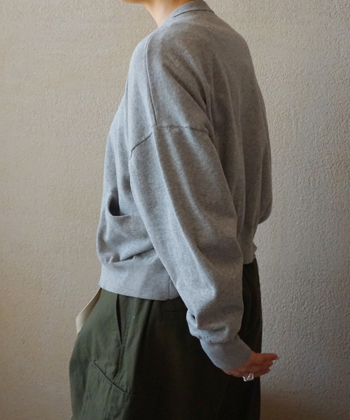 JOURNAL STANDARD LUXE（ジャーナルスタンダード　ラックス）の「ハイツイストテンジク クルーネックカーディガン（ニット/セーター・レディース・ブラック/オレンジ/ブルー/グレー・FREE）」の15枚目の写真