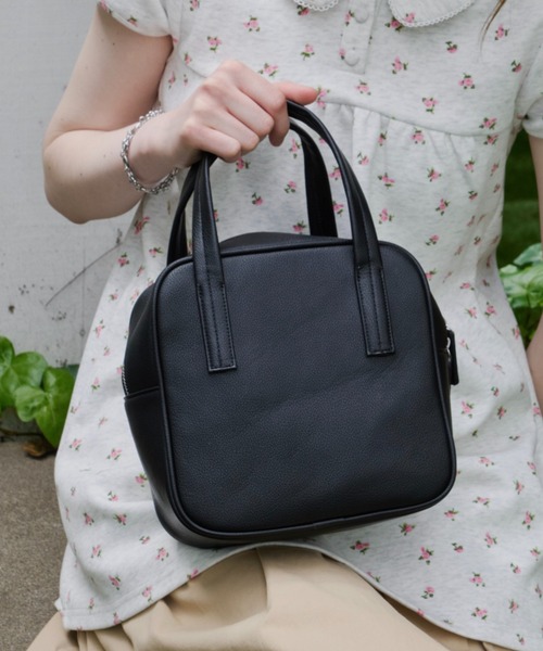 GIUNON(ジウノン)の「smooth square pocket bag / スムーススクエアポケットバッグ(ハンドバッグ・レディース・ブラック/ホワイト/ブラウン・FREE)」の2枚目の写真
