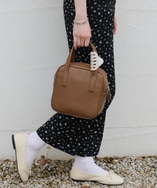 GIUNON(ジウノン)の「smooth square pocket bag / スムーススクエアポケットバッグ(ハンドバッグ・レディース・ブラック/ホワイト/ブラウン・FREE)」の11枚目の写真