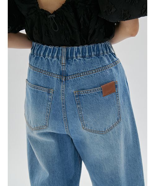 emmi(エミ)の「ウエストゴムルーズデニムパンツ(デニムパンツ・レディース・グレー/ブルー・1/0)」の9枚目の写真