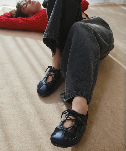 emmi(エミ)の「ウエストゴムルーズデニムパンツ(デニムパンツ・レディース・グレー/ブルー・1/0)」の4枚目の写真