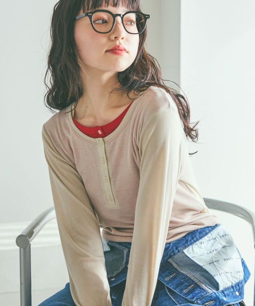 niko and...（ニコアンド）の「ヘンリーネックレイヤードＴシャツ（Tシャツ/カットソー・レディース・ベージュ/ネイビー/グレー/チャコール・FREE）」の4枚目の写真