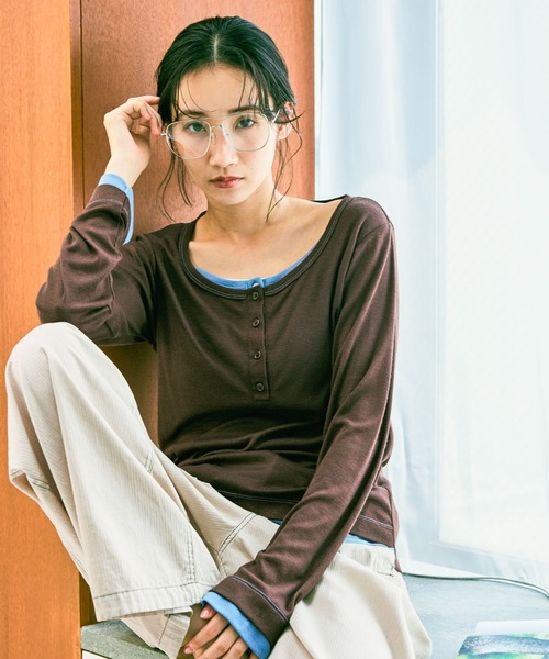 niko and...(ニコアンド)の「ヘンリーネックレイヤードTシャツ(Tシャツ/カットソー・レディース・ベージュ/ネイビー/グレー/チャコール/ブラック/サンドグレー/アイボリー/ブラウン・FREE)」の1枚目の写真