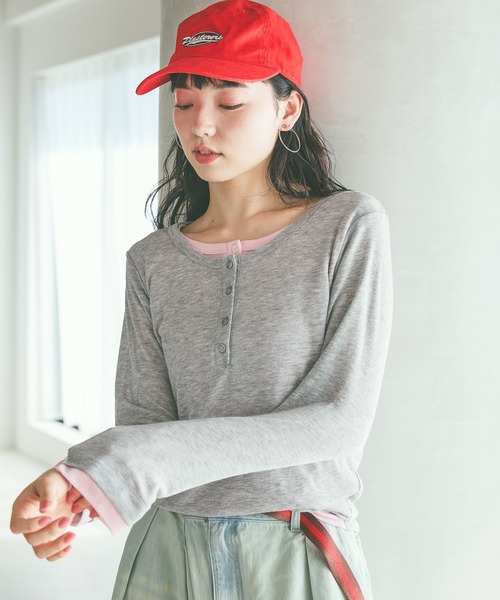 niko and...（ニコアンド）の「ヘンリーネックレイヤードＴシャツ（Tシャツ/カットソー・レディース・ベージュ/ネイビー/グレー/チャコール・FREE）」の2枚目の写真