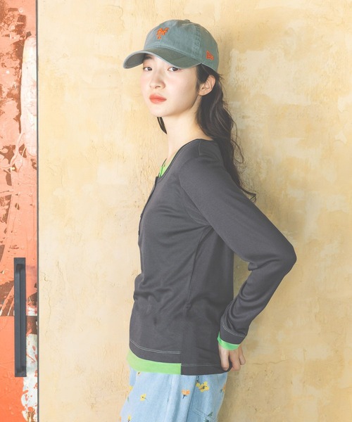 niko and...（ニコアンド）の「ヘンリーネックレイヤードＴシャツ（Tシャツ/カットソー・レディース・ベージュ/ネイビー/グレー/チャコール・FREE）」の5枚目の写真