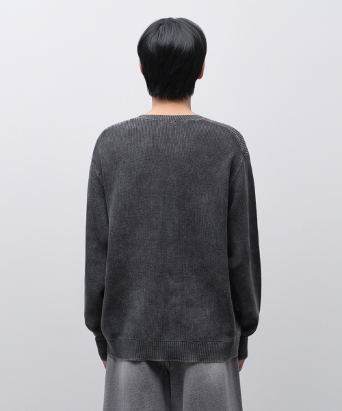 MUSINSA STANDARD（ムシンサスタンダード）の「ピグメントクルーネックニット[チャコールグレー]（ニット/セーター・メンズ・その他・SMALL/MEDIUM/LARGE/X-LARGE/2XL）」の3枚目の写真