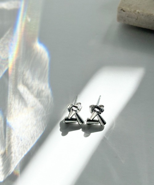 ciite' surgical stainless(シーテサージカルステンレス)の「【金属アレルギー対応】トライアングルピアス(両耳用) サージカルステンレス(ピアス(両耳用)・レディース・シルバー/ゴールド・FREE)」の7枚目の写真