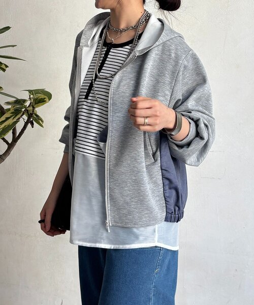 un dix cors（アンディコール）の「異素材バック切替パーカー（パーカー・レディース・ベージュ/ブラック/グレー・FREE）」の4枚目の写真