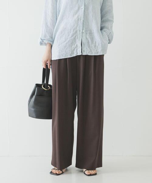 URBAN RESEARCH（アーバンリサーチ）の「『3サイズ展開』『イージーケア』タックギャザーストレートパンツ（その他パンツ・レディース・ベージュ/ブラウン/チャコールグレー/ストライプ・36/40/38）」の3枚目の写真