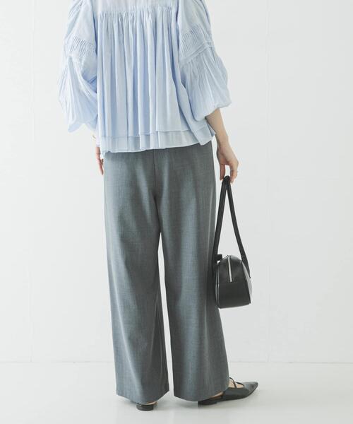 URBAN RESEARCH（アーバンリサーチ）の「『3サイズ展開』『イージーケア』タックギャザーストレートパンツ（その他パンツ・レディース・ベージュ/ブラウン/チャコールグレー/ストライプ・36/40/38）」の5枚目の写真