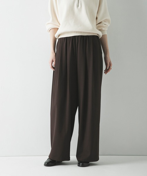 URBAN RESEARCH(アーバンリサーチ)の「タックギャザーストレートパンツ(その他パンツ・レディース・ベージュ/ブラウン/チャコールグレー/ストライプ・36/40/38)」の1枚目の写真