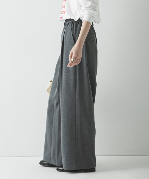 URBAN RESEARCH(アーバンリサーチ)の「タックギャザーストレートパンツ(その他パンツ・レディース・ベージュ/ブラウン/チャコールグレー/ストライプ・36/40/38)」の6枚目の写真