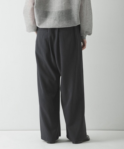 URBAN RESEARCH(アーバンリサーチ)の「タックギャザーストレートパンツ(その他パンツ・レディース・ベージュ/ブラウン/チャコールグレー/ストライプ・36/40/38)」の20枚目の写真