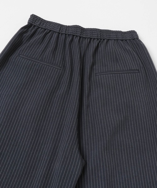 URBAN RESEARCH(アーバンリサーチ)の「タックギャザーストレートパンツ(その他パンツ・レディース・ベージュ/ブラウン/チャコールグレー/ストライプ・36/40/38)」の10枚目の写真